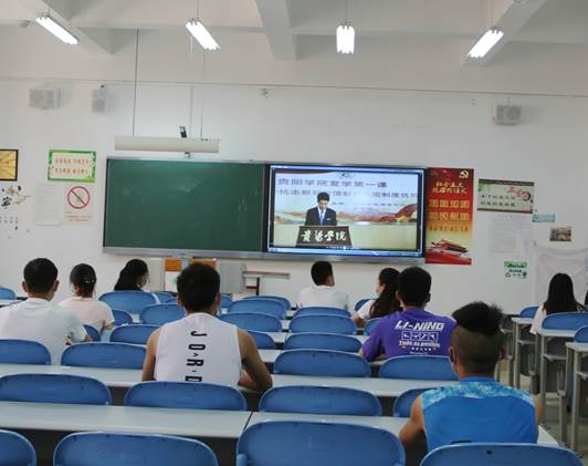 说明: E:\办公资料\照片与视频\beat365中国官网工作图片\2020年\5月\8日——校领导看望毕业班学生上第一课\精选图片\用\AB3A8719.JPG