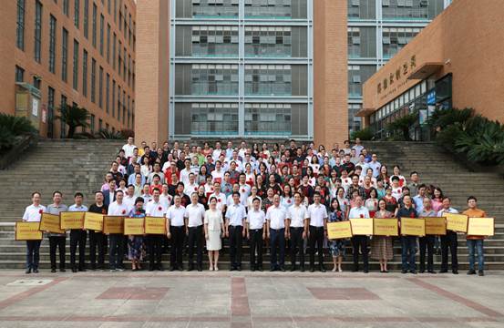 说明: E:\办公资料\照片与视频\beat365中国官网工作图片\2020年\9月\10日——庆祝第36教师节\精选图片\330A5172.JPG