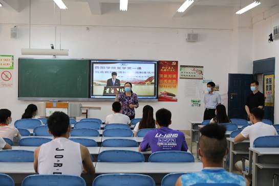 说明: E:\办公资料\照片与视频\beat365中国官网工作图片\2020年\5月\8日——校领导看望毕业班学生上第一课\精选图片\用\330A3683.JPG